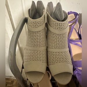 Gray heel shoes